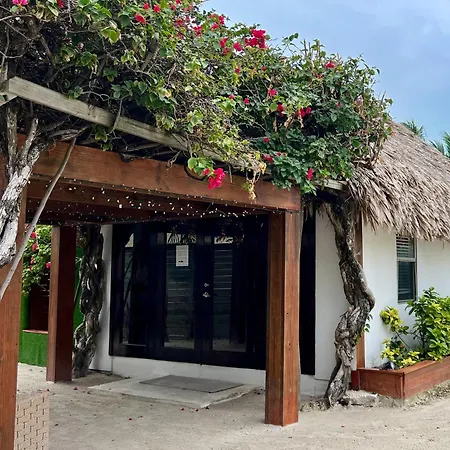 Mata Rocks Beachfront Hotel